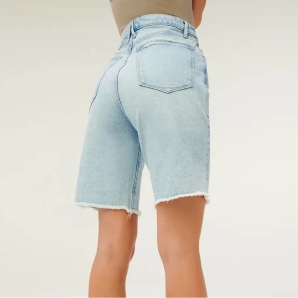 NWT! Good American Good 90’s Bermuda Shorts Size 0/25 - Picture 2 of 3